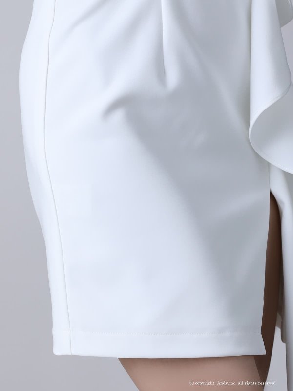 ホワイト　モデル：七瀬みほ　身長：162cm　着用サイズ：Sサイズ