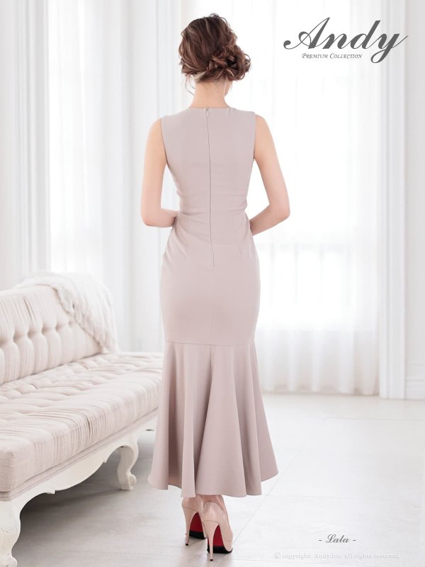 ベージュ　モデル：らら　身長：160.5cm　着用サイズ：Sサイズ