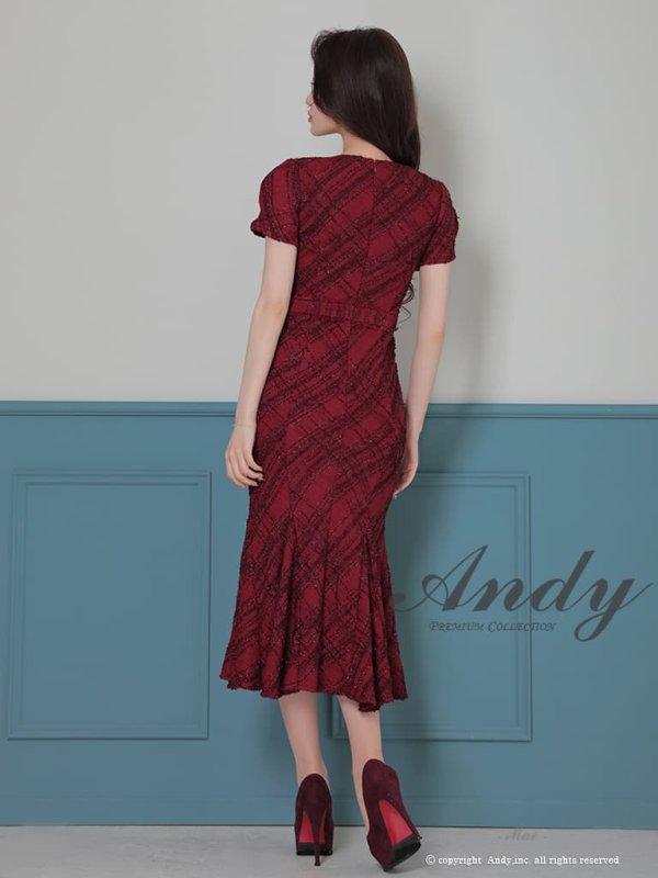 ワインレッド　モデル：まい　着用サイズ：Sサイズ