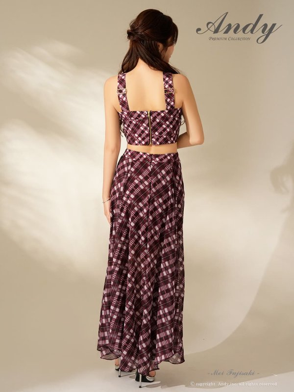 バーガンディ　モデル：藤咲めい　着用サイズ：Sサイズ