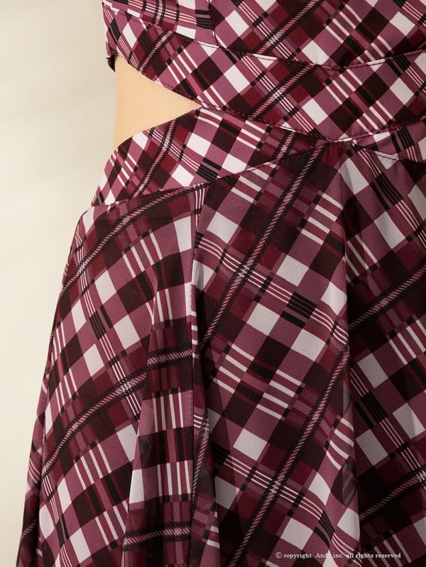バーガンディ　モデル：藤咲めい　着用サイズ：Sサイズ