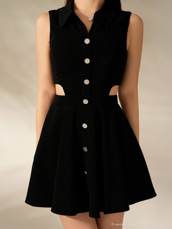 ブラック　モデル：藤咲めい　着用サイズ：Sサイズ