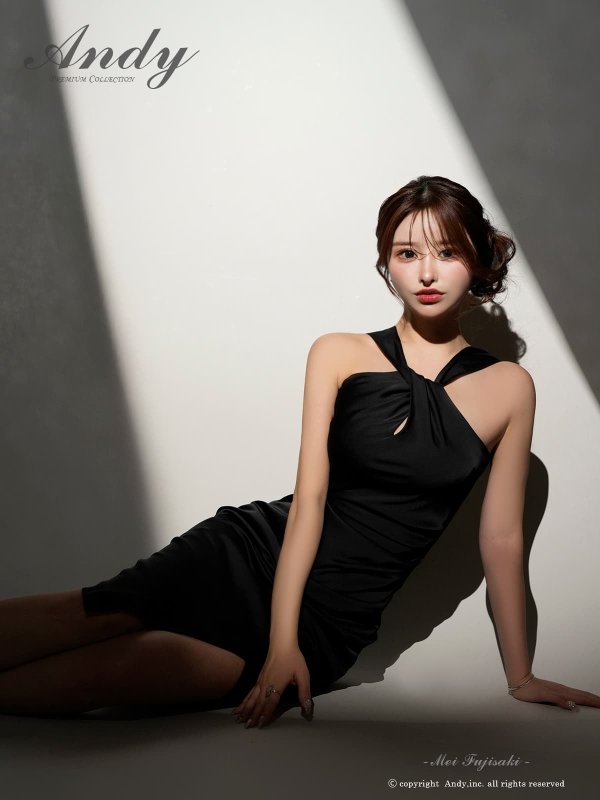 ブラック　モデル：藤咲めい　着用サイズ：Sサイズ