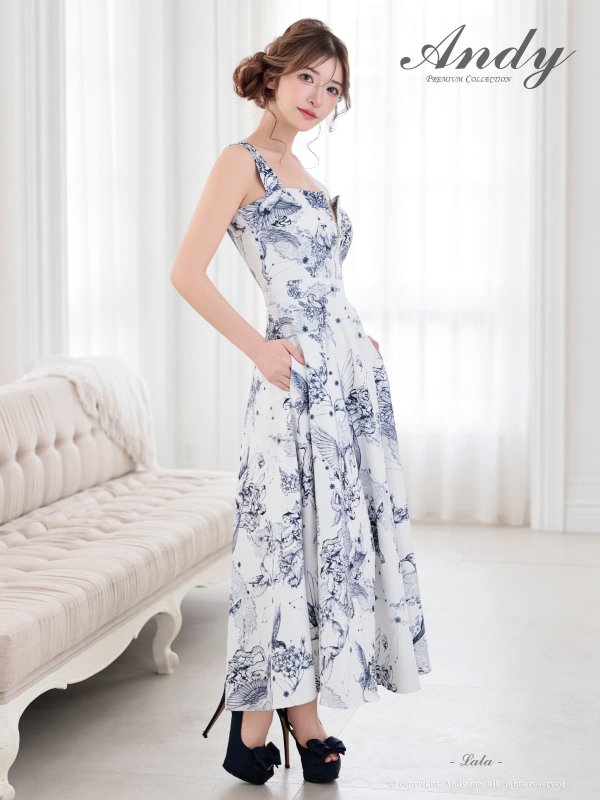 ホワイト×ネイビー　モデル：らら　着用サイズ：Sサイズ