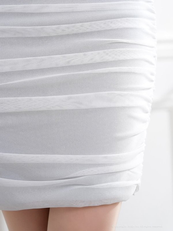 ホワイト　モデル：あみ　身長：163cm　着用サイズ：Sサイズ