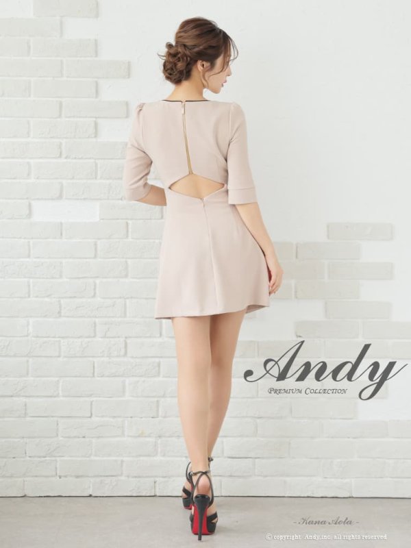 ベージュ モデル：青田夏奈　身長：163cm　着用サイズ：Sサイズ