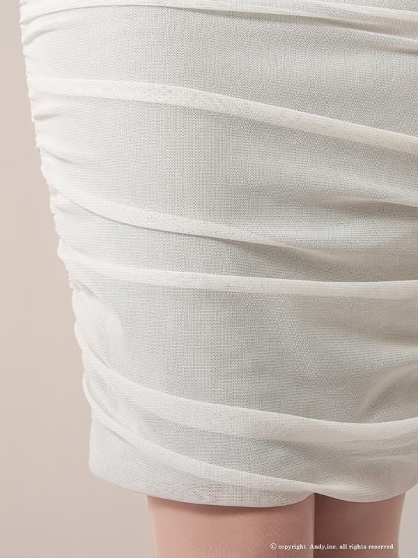 ホワイト　モデル：七瀬みほ　身長：162cm　着用サイズ：Sサイズ