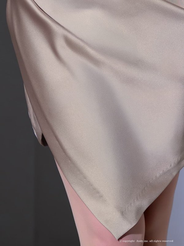 シャンパンゴールド　モデル：りさ　身長：164cm　着用サイズ：Sサイズ
