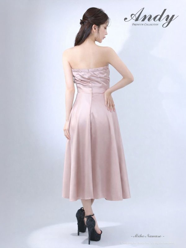 ピンクベージュ モデル：七瀬みほ　身長：162cm　着用サイズ：Sサイズ