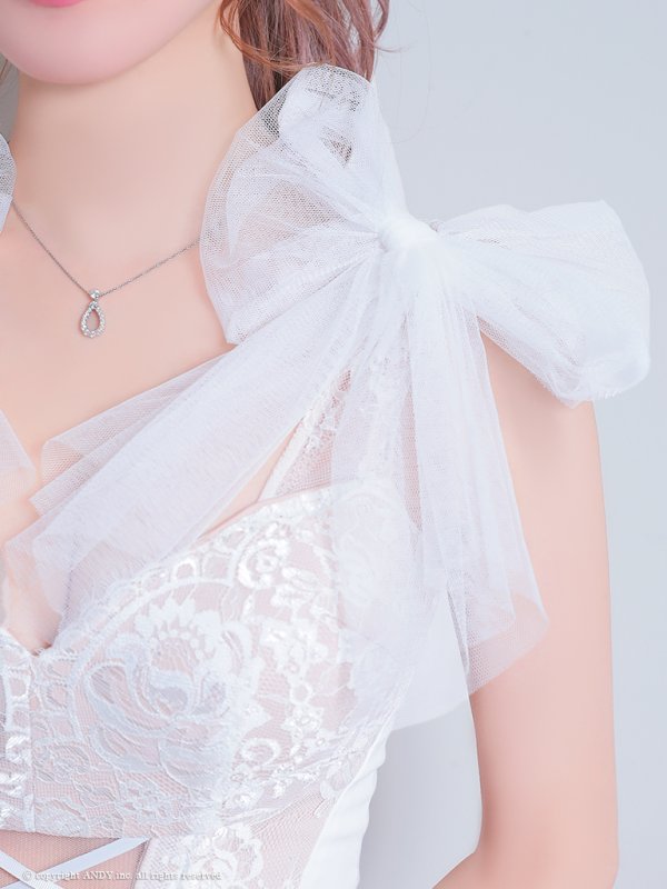 ホワイト　モデル：桜咲乃愛　身長：164cm　着用サイズ：Sサイズ