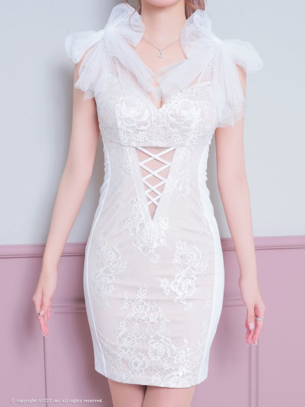 ホワイト　モデル：桜咲乃愛　身長：164cm　着用サイズ：Sサイズ