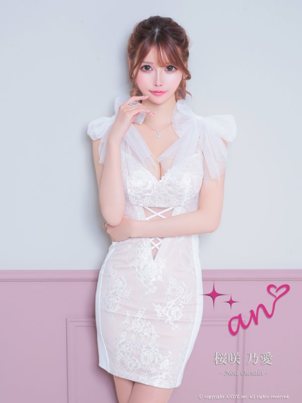 ホワイト　モデル：桜咲乃愛　身長：164cm　着用サイズ：Sサイズ