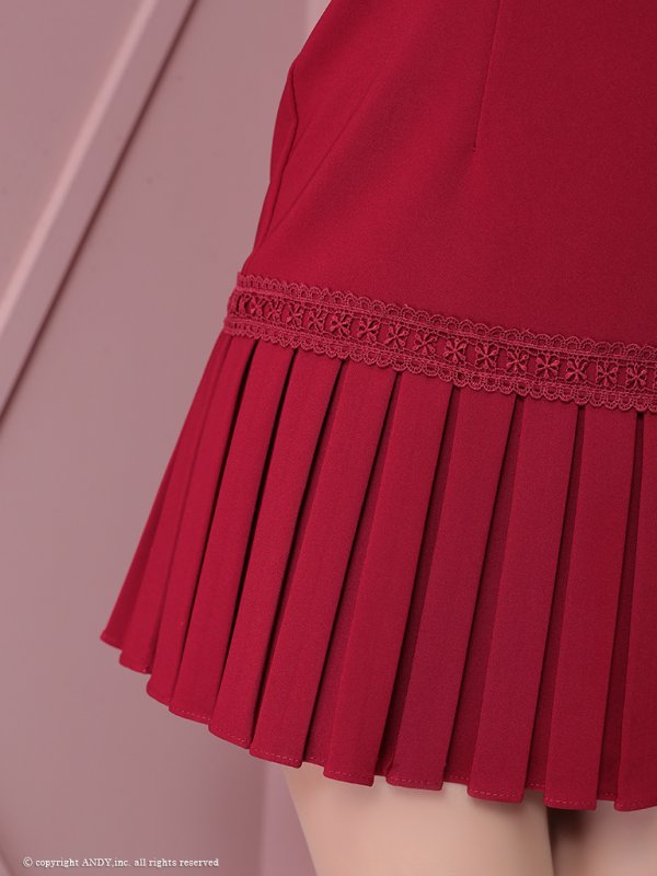 ワインレッド モデル：なつき　着用サイズ：Sサイズ