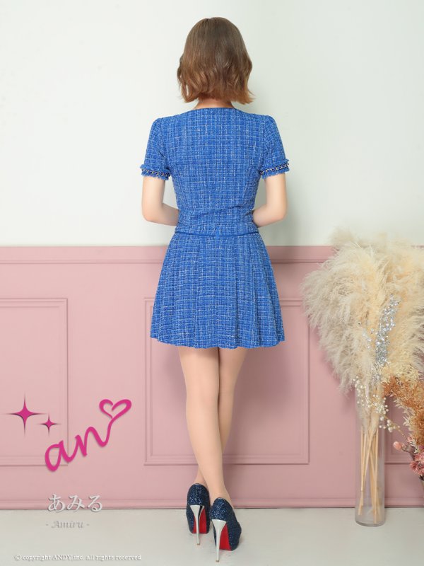 ロイヤルブルー　モデル：あみる　着用サイズ：Sサイズ