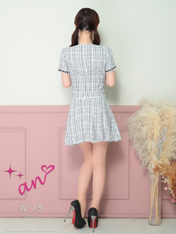 ホワイト×ブラック　モデル：なつき　着用サイズ：Sサイズ