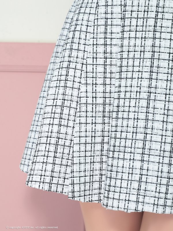 ホワイト×ブラック　モデル：なつき　着用サイズ：Sサイズ