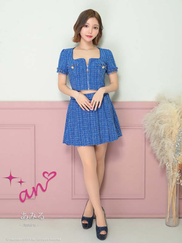 ロイヤルブルー　モデル：あみる　着用サイズ：Sサイズ