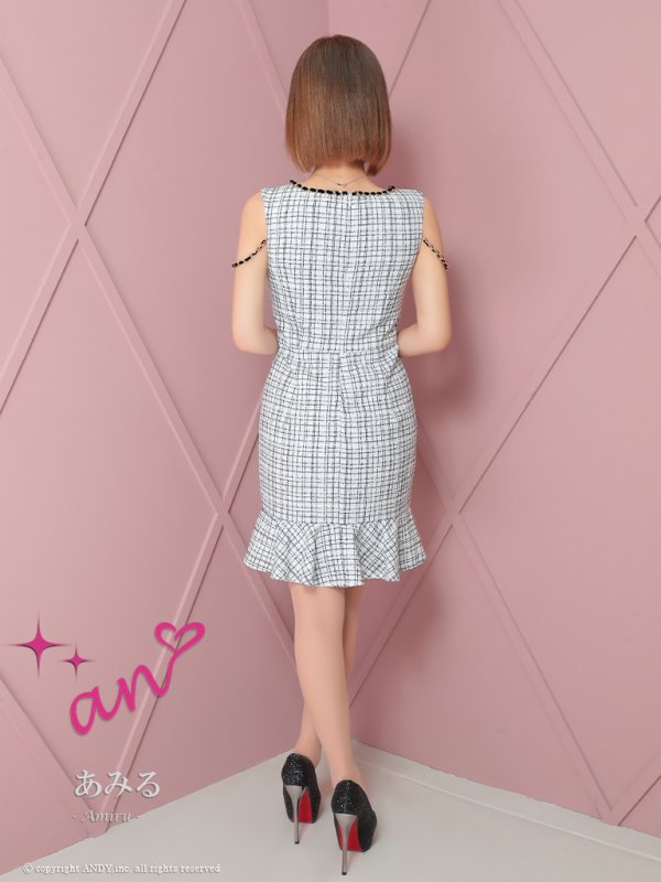 ホワイト　モデル：あみる　身長：158cm　着用サイズ：Sサイズ