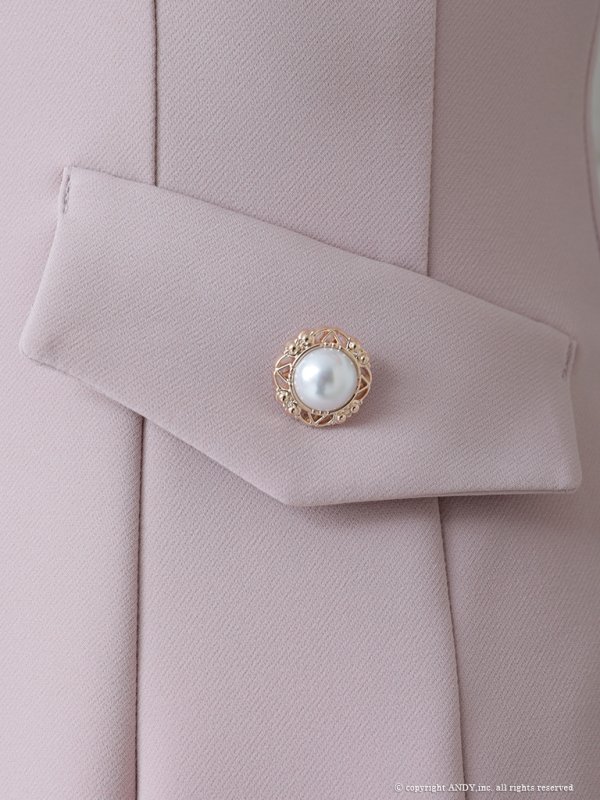 ピンクベージュ　モデル：桜咲乃愛　身長：164cm　着用サイズ：Sサイズ