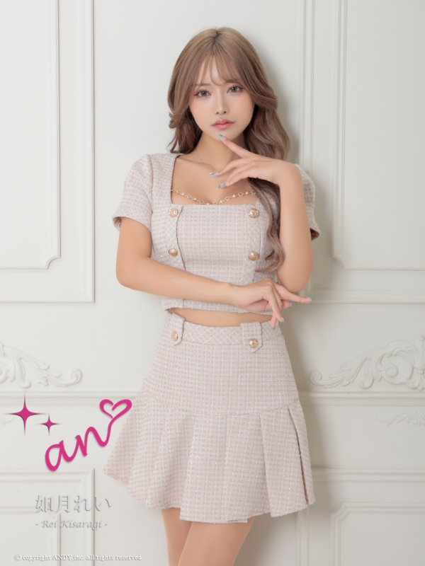 ベージュ　モデル：如月れい　身長：156cm　着用サイズ：Sサイズ