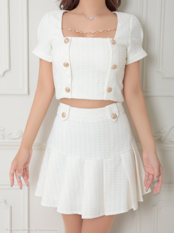 ホワイト　モデル：如月れい　身長：156cm　着用サイズ：Sサイズ