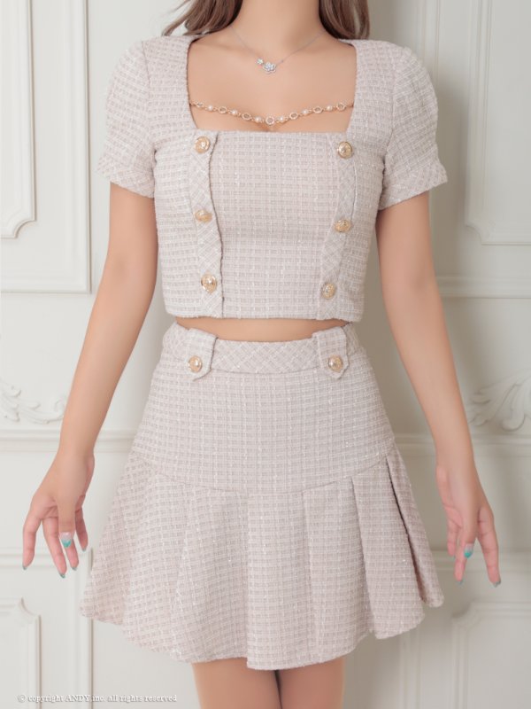 ベージュ　モデル：如月れい　身長：156cm　着用サイズ：Sサイズ