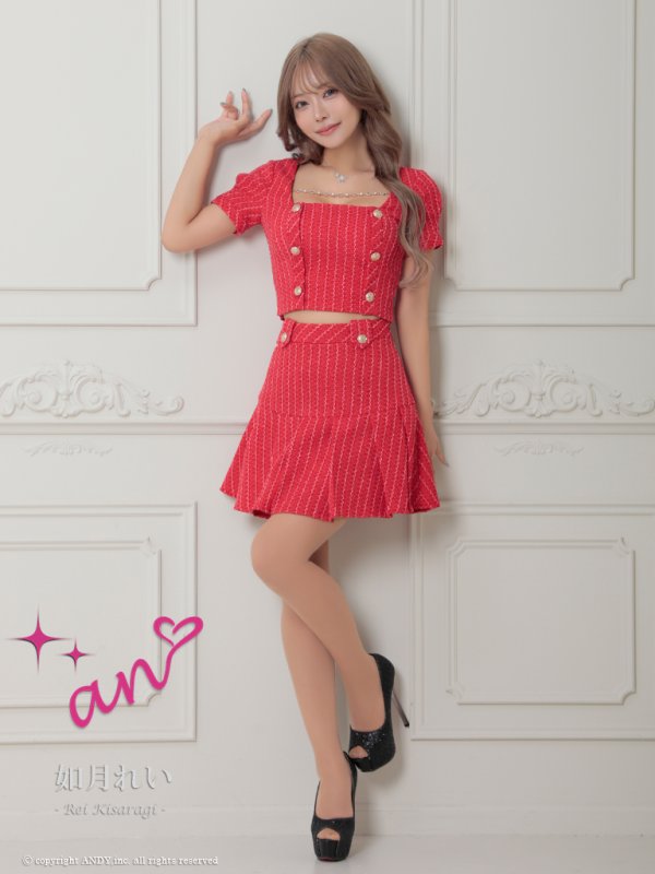 レッド　モデル：如月れい　身長：156cm　着用サイズ：Sサイズ