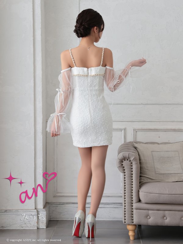 ホワイト モデル:みうち 着用サイズ:Sサイズ