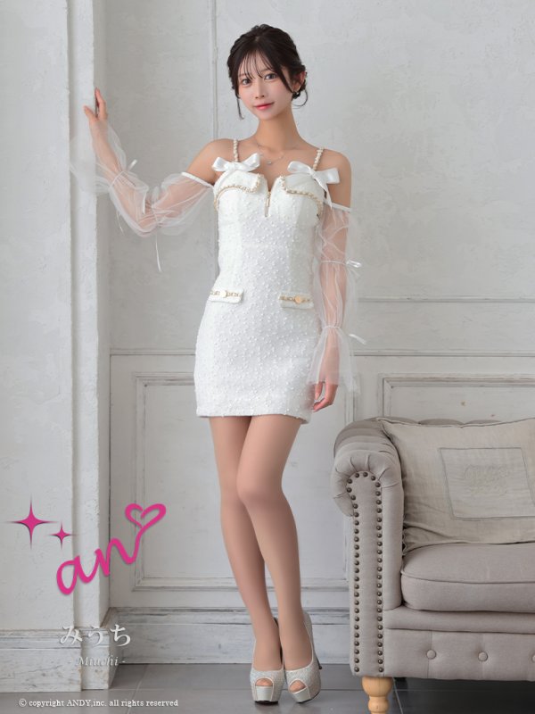 ホワイト モデル:みうち 着用サイズ:Sサイズ