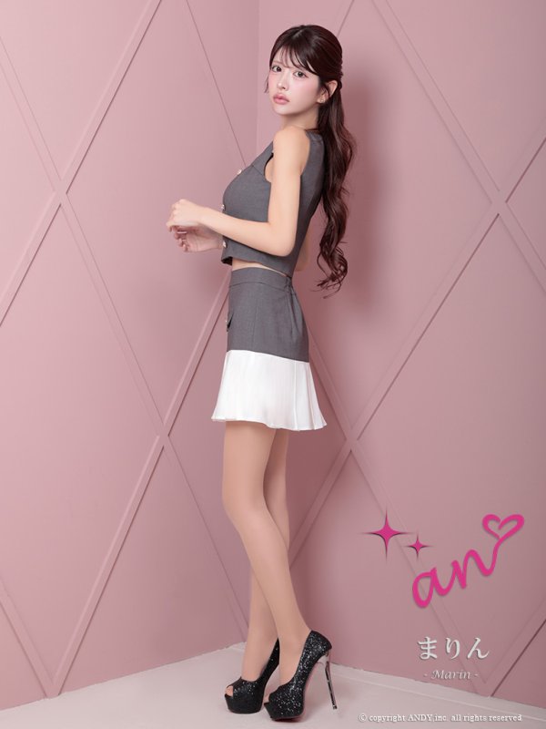 グレーxホワイト モデル:まりん 身長:164cm 着用サイズ:Sサイズ