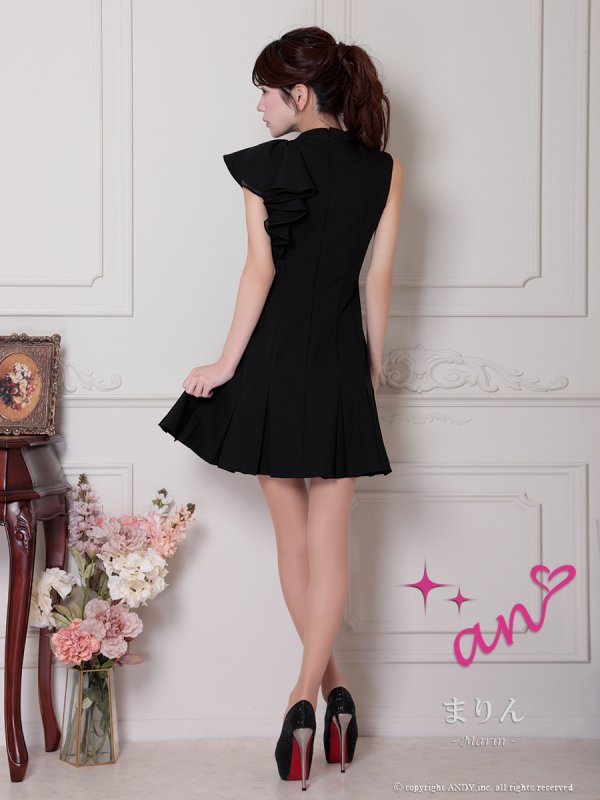 ブラック モデル:まりん 身長:164cm 着用サイズ:Sサイズ