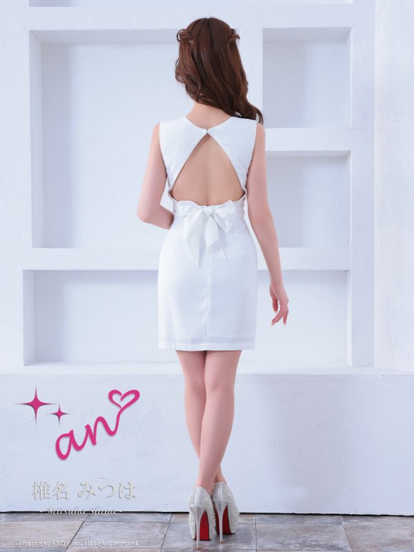 ホワイト モデル:椎名みつは 身長:159cm 着用サイズ:Sサイズ