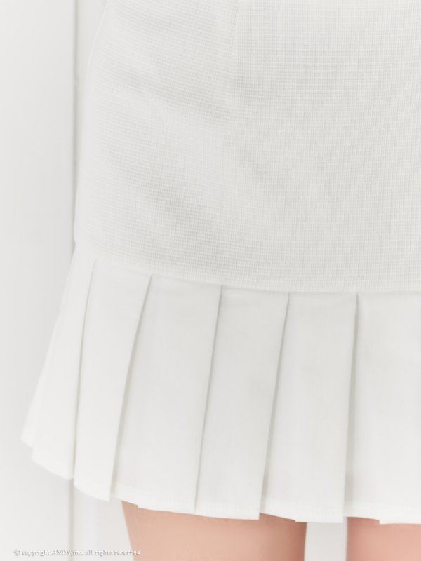 ホワイト モデル:まりん 着用サイズ:Sサイズ