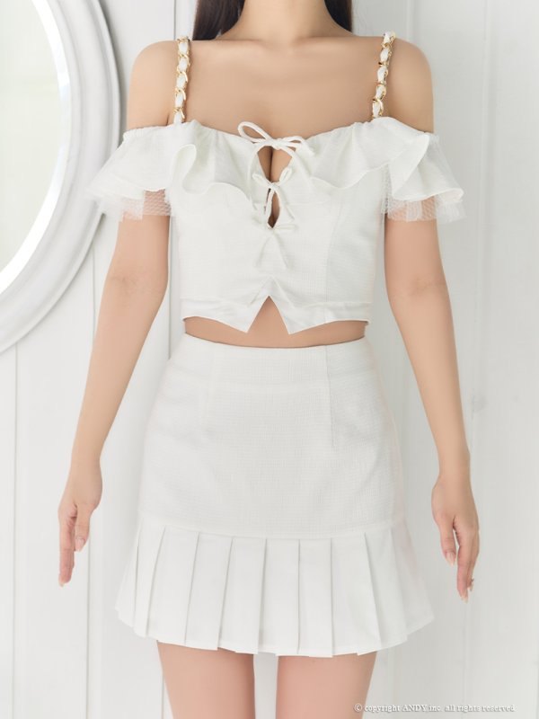 ホワイト モデル:まりん 着用サイズ:Sサイズ