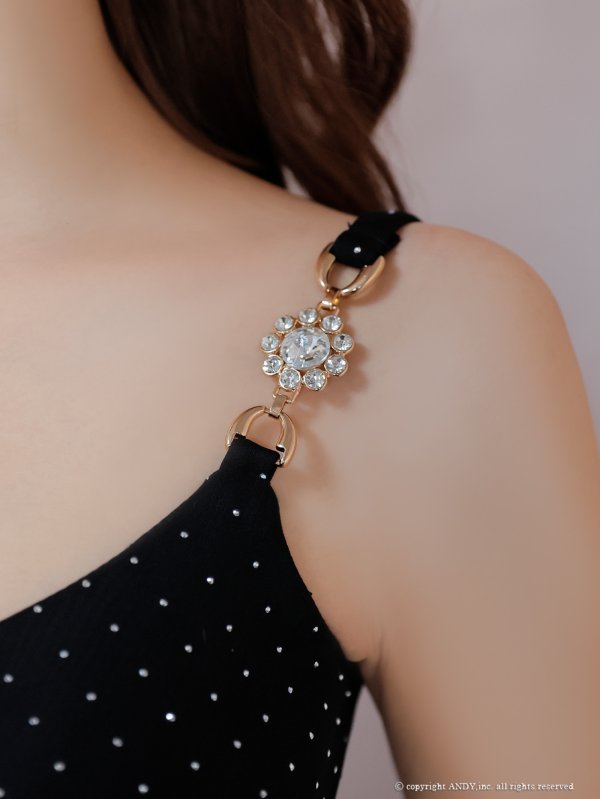 ブラック モデル:桜咲乃愛 身長:164cm 着用サイズ:Sサイズ