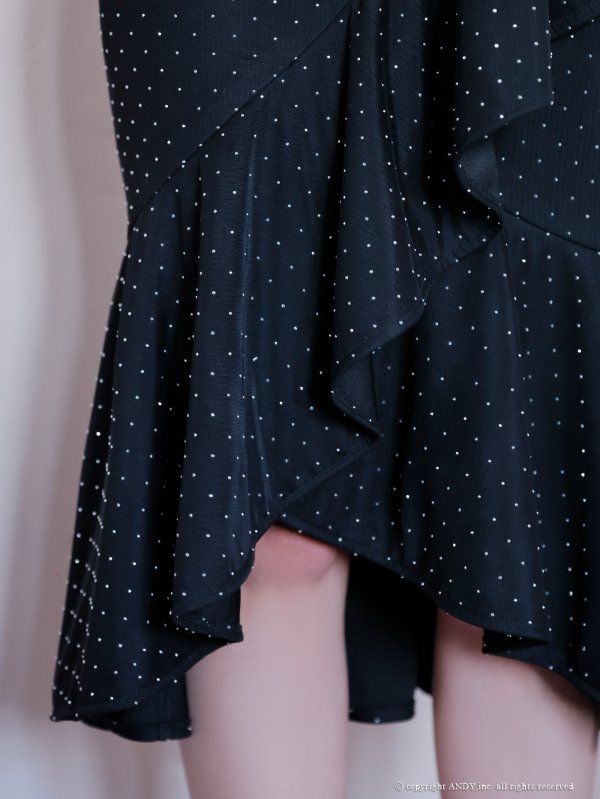 ブラック モデル:桜咲乃愛 身長:164cm 着用サイズ:Sサイズ