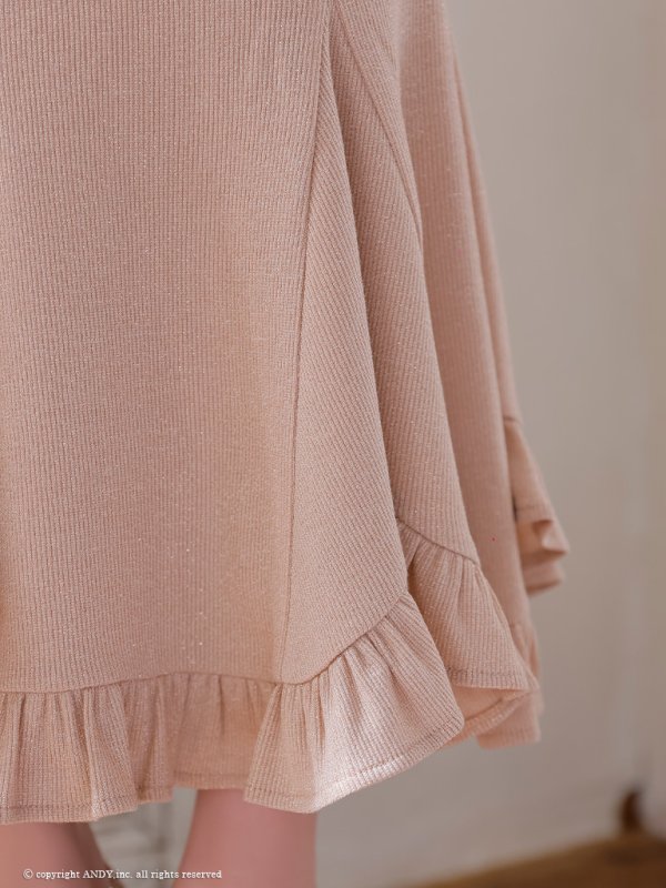 ベージュ モデル:鈴音りん 身長:156cm 着用サイズ:Sサイズ