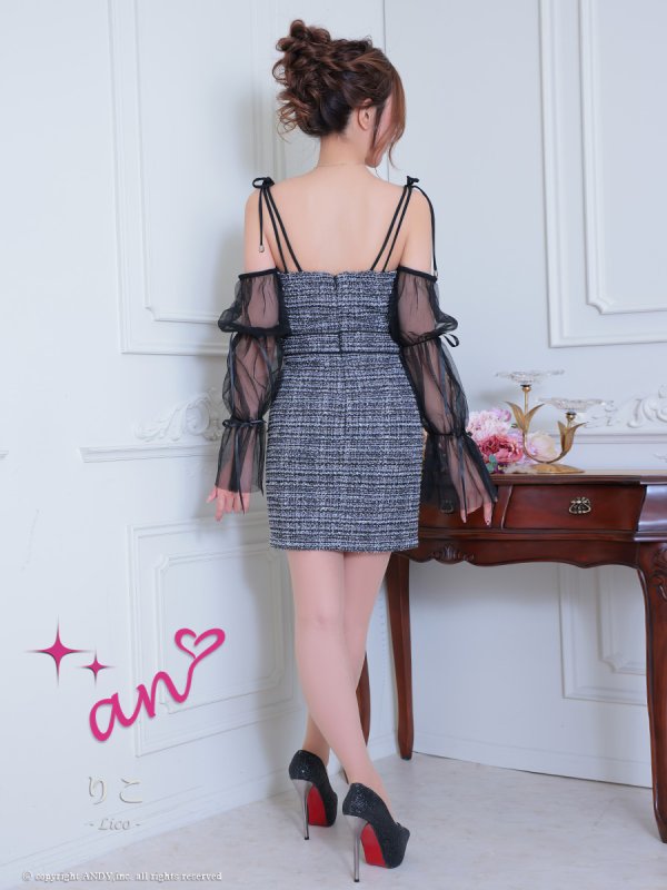 ブラック　モデル：りこ　着用サイズ：Sサイズ