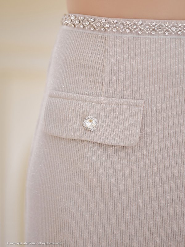 ベージュ モデル:黒咲サリー 身長:160cm 着用サイズ:Sサイズ