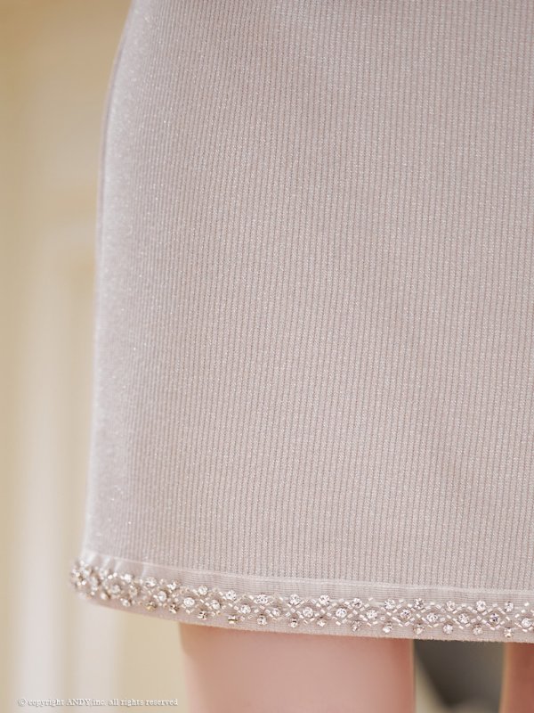 ベージュ モデル:黒咲サリー 身長:160cm 着用サイズ:Sサイズ