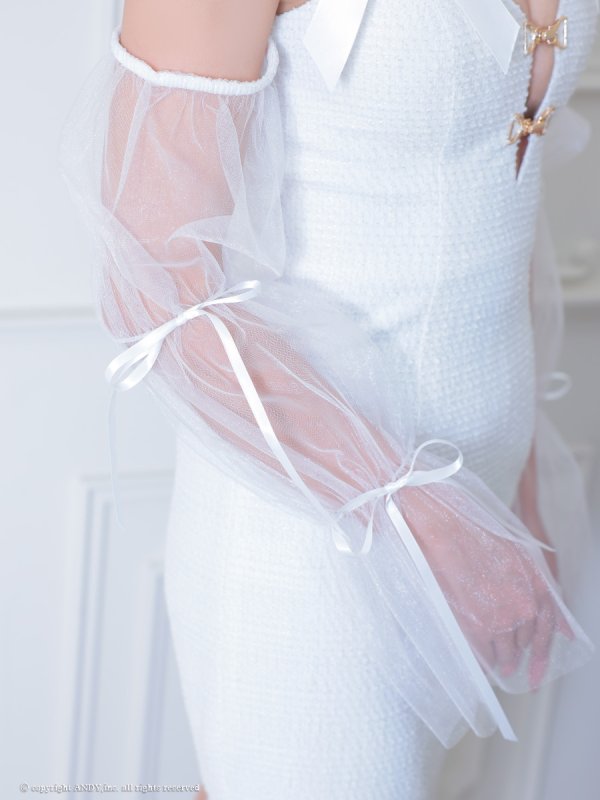 ホワイト モデル：りこ　着用サイズ：Sサイズ