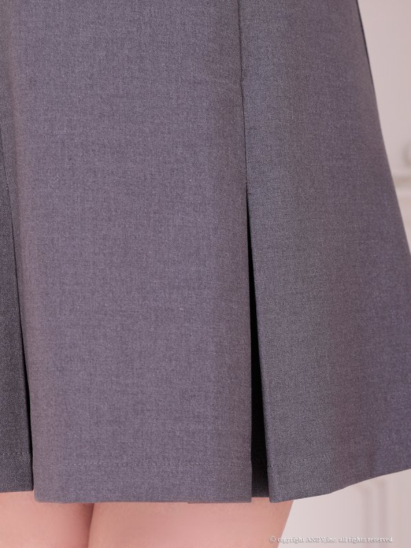 グレー モデル:天使あさまる 着用サイズ:Sサイズ