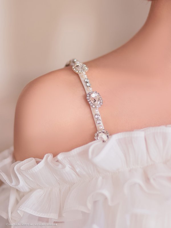 ホワイト モデル:天使かれん 身長:163cm 着用サイズ:Sサイズ