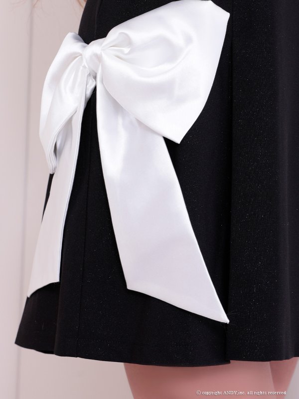 ブラックxホワイト モデル：りり　着用サイズ：Sサイズ