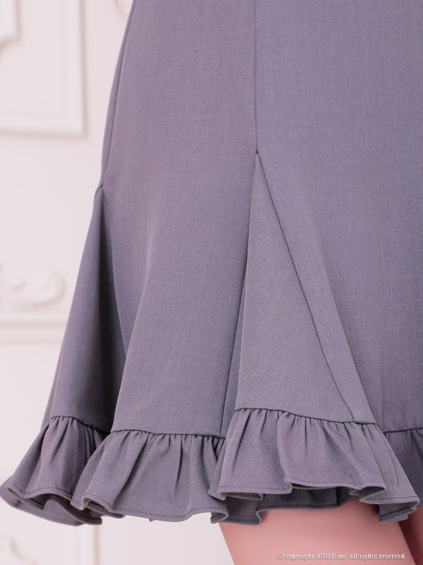 グレー モデル:りり 着用サイズ:Sサイズ