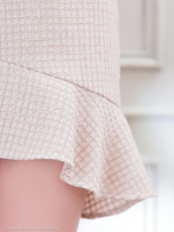 ベージュ モデル：れみ　身長：163cm　着用サイズ：Sサイズ