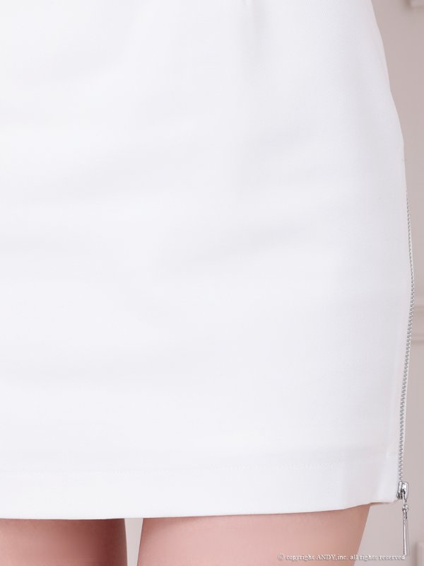 ホワイト モデル：まりん　身長：164cm　着用サイズ：Sサイズ