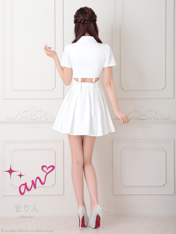 ホワイト　モデル：まりん　着用サイズ：Sサイズ