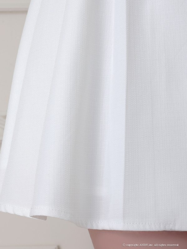 ホワイト　モデル：まりん　着用サイズ：Sサイズ