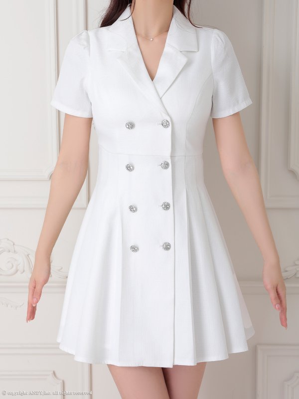 ホワイト　モデル：まりん　着用サイズ：Sサイズ